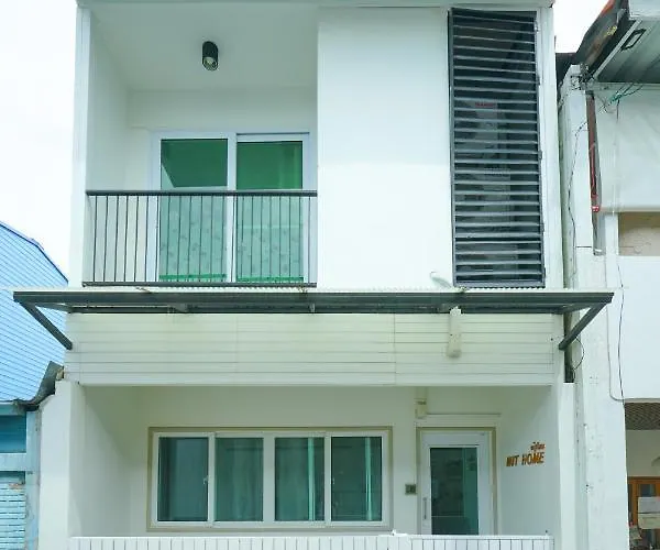 Hostal Nut